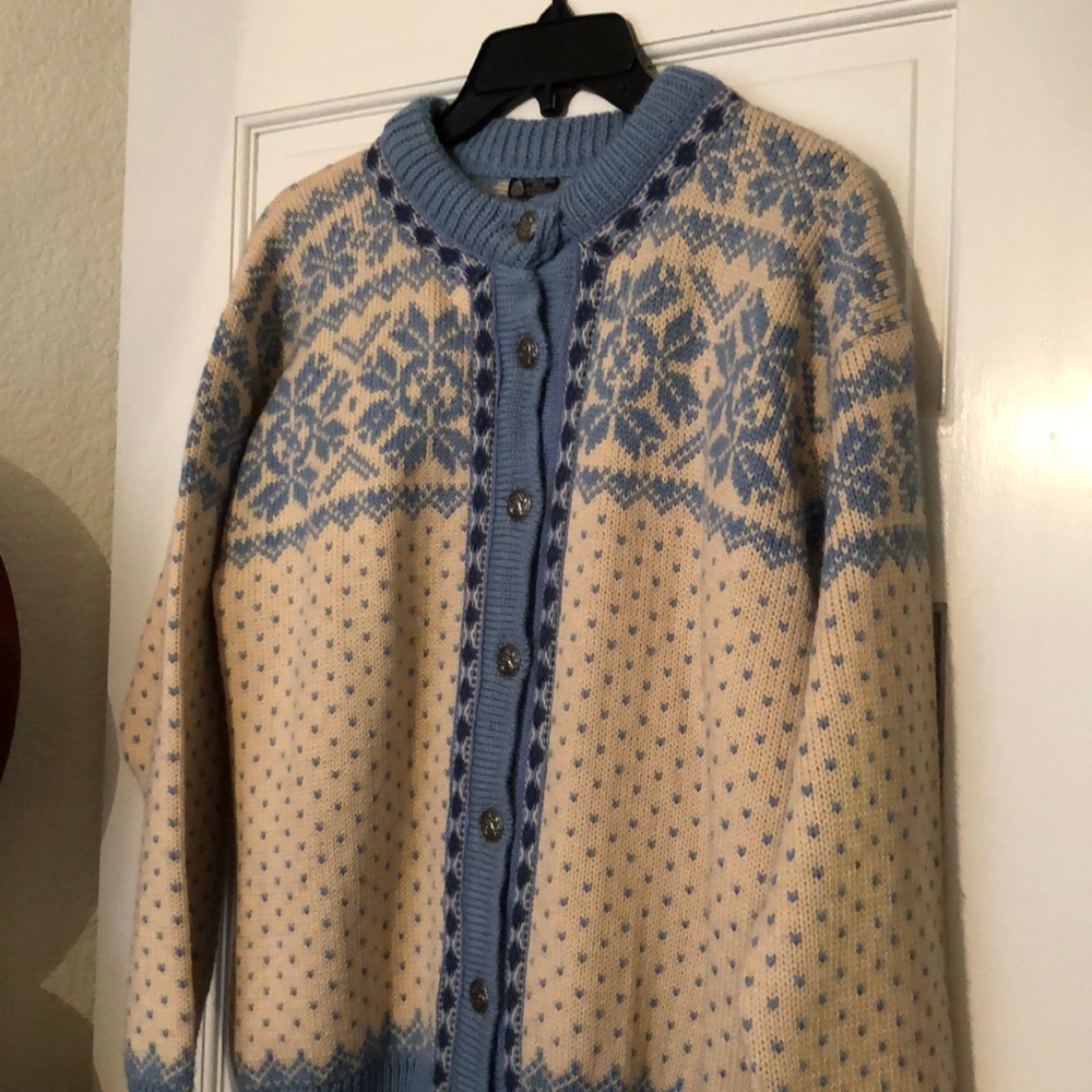 Vintage Dale of Norway Wool Cardigan. Size L.